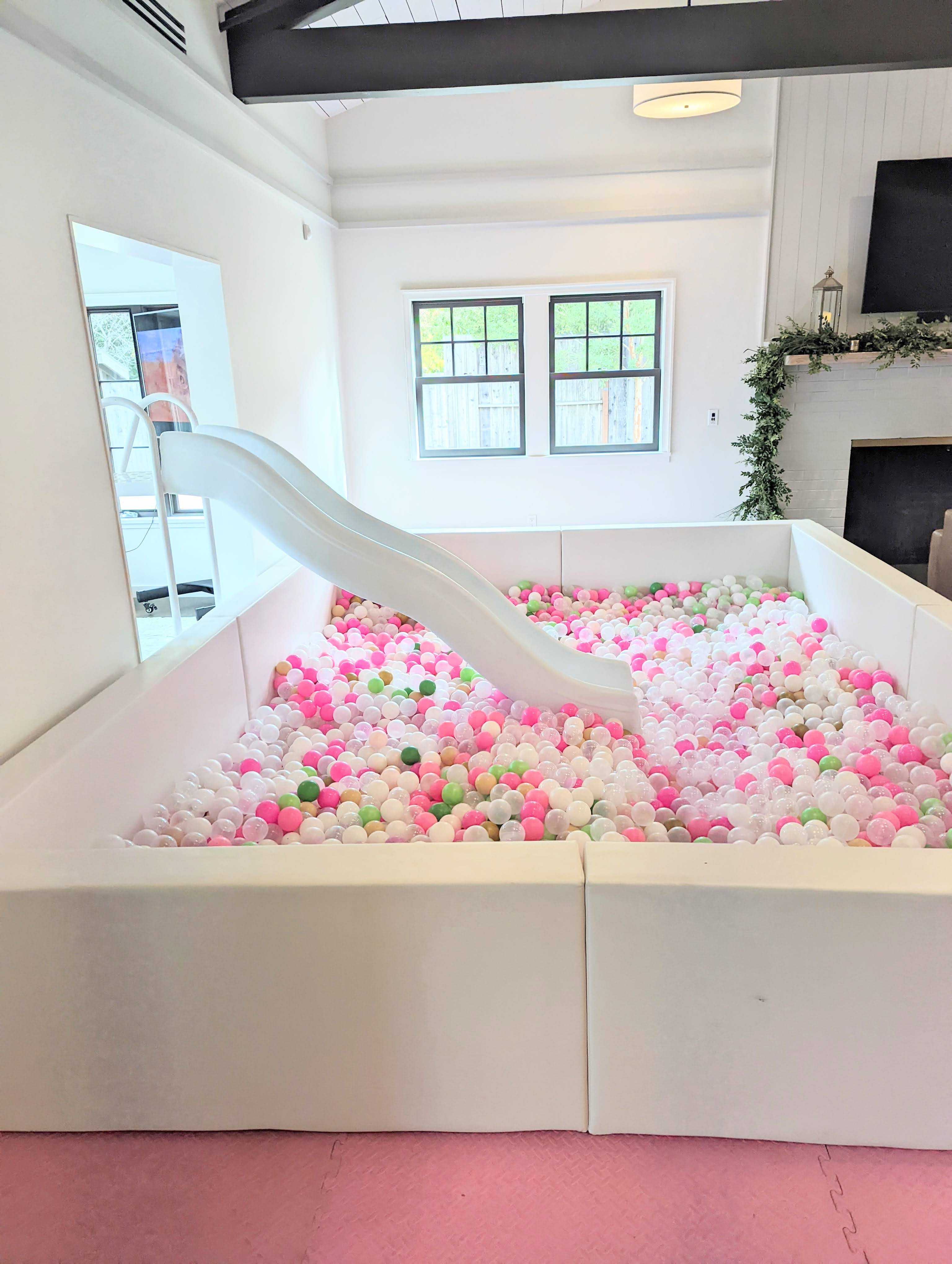 Luxe 10'x13' Ball Pit